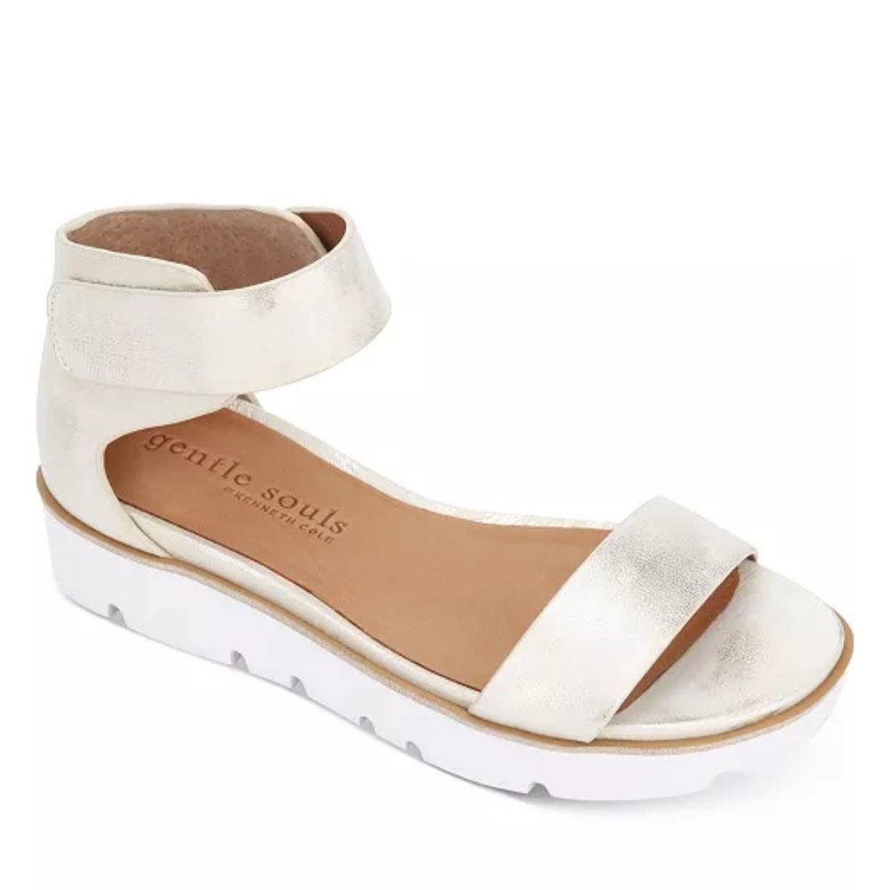 Gentle Souls by Kenneth Cole Women's Laverne easy strap platform Sandals